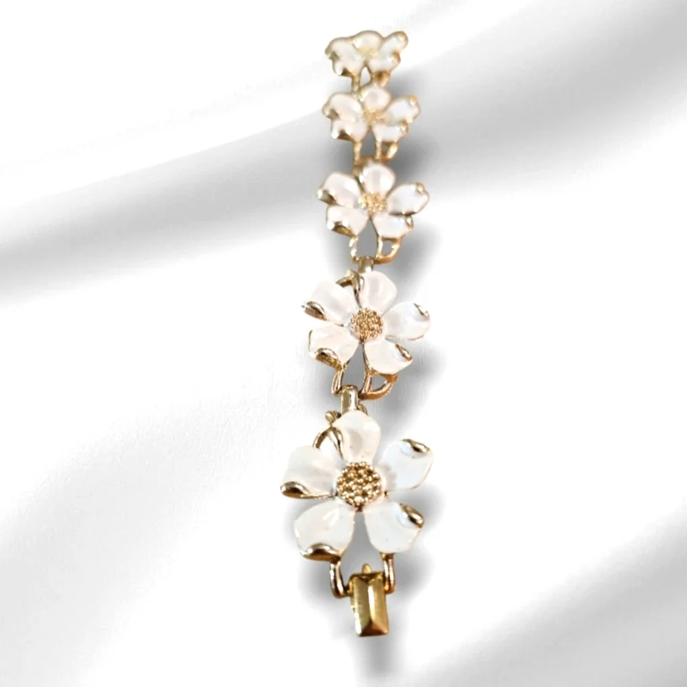 Vintage & Rare Signed Emmons Gold Tone White Enamel Flower Links Bracelet.